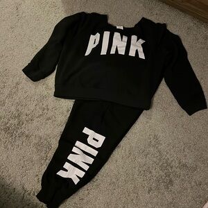 Off the Shoulder top and Pants has pockets